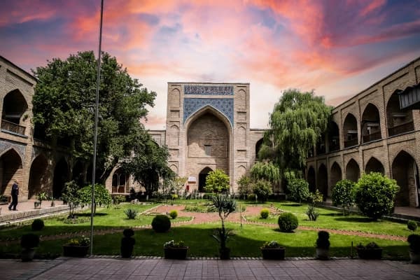 ДЕНЬ 2 — ТАШКЕНТ (ЛЁГКОЕ ПАЛОМНИЧЕСТВО)